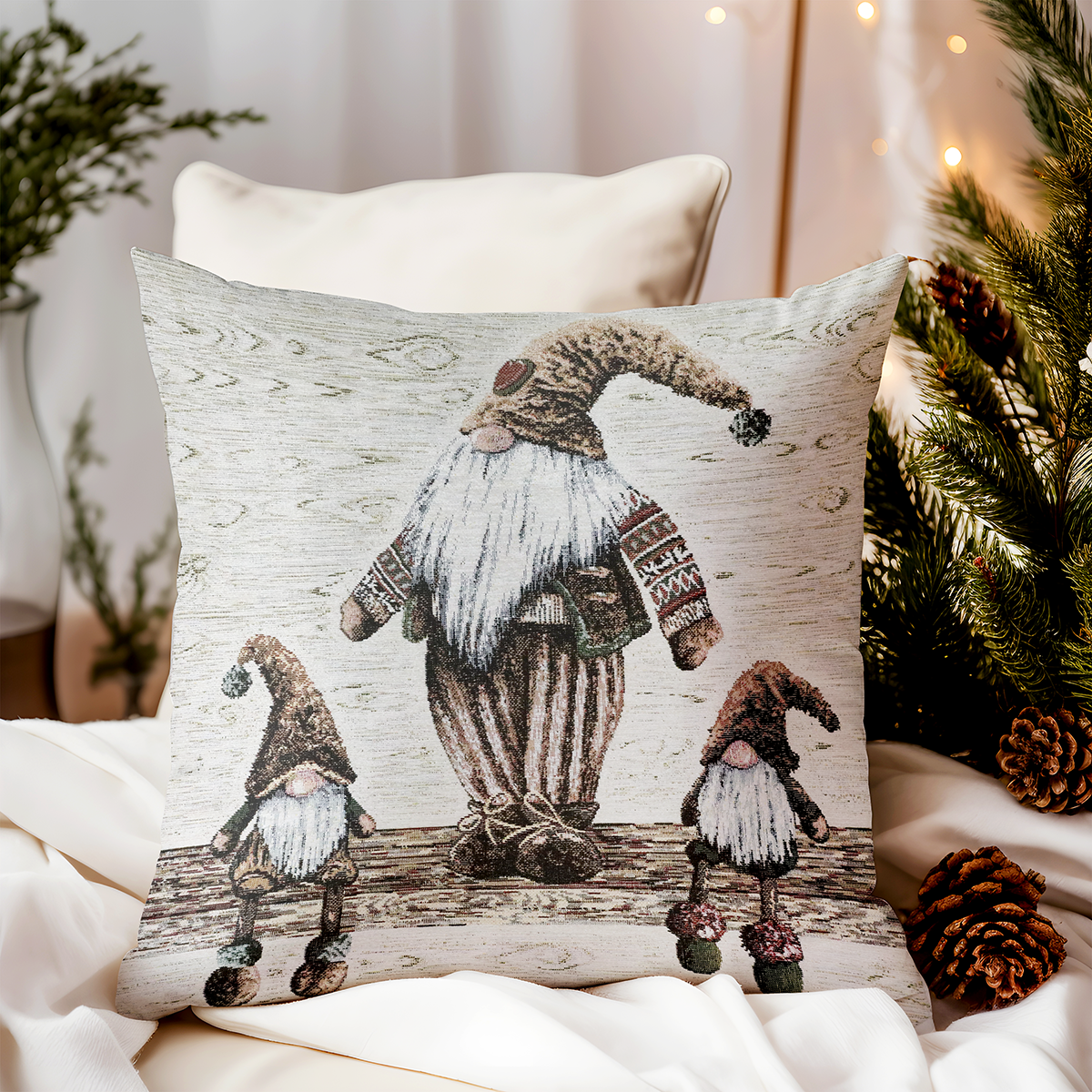 Vianočná gobelínová obliečka na vankúš Béžoví škriatkovia Chenille IT05