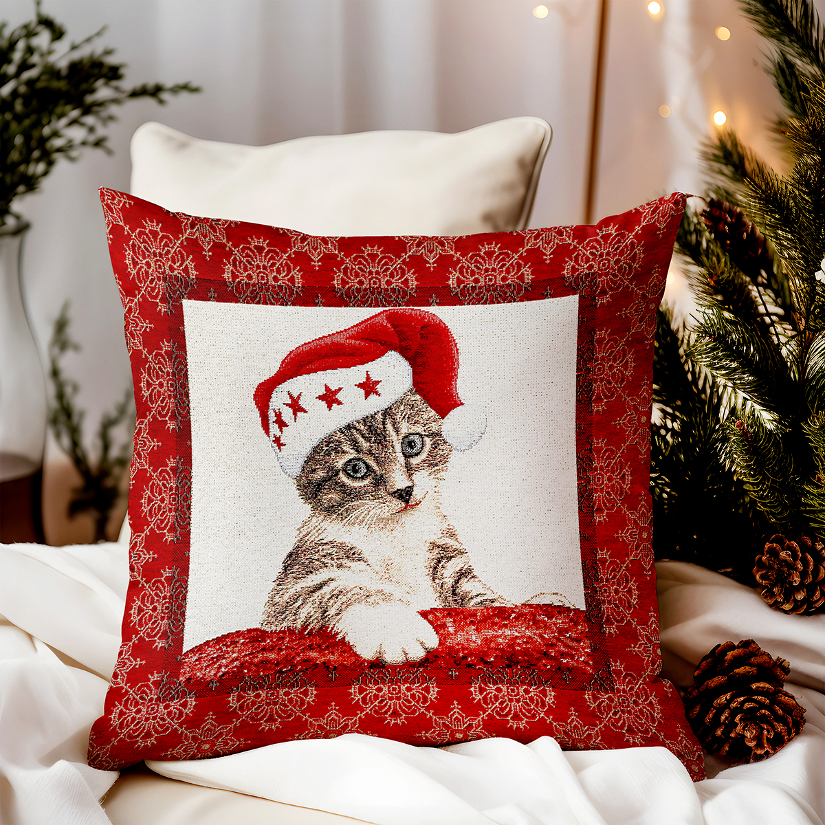 Vianočná gobelínová obliečka na vankúš s lurexom Mačička v Mikulášskej čiapke